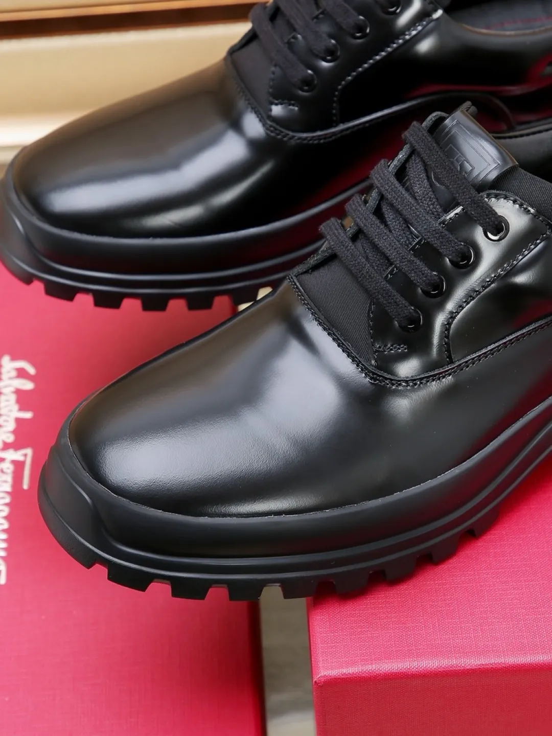 Factory P640💰🔥《Ferragamo》👏Latest•High-end top brand luxury~purchasing agent, top~quality. New fashionable business men's shoes 🔜The uppers are made of original first-layer open-edge beaded cowhide➕cowhide·lining, with fine workmanship. The original stylish and soft combination wear-resistant and non-slip outsole is light and comfortable on the feet. The real thing looks better in real photos. Number of yards: 38--44 (45 and 46 can be customized)
